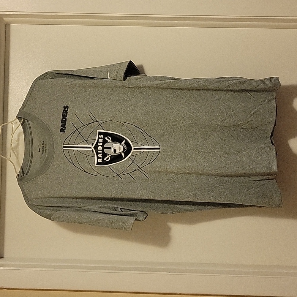 NWOT: NIKE Dri-Fit Raiders Men's Short Sleeve T-Shirt